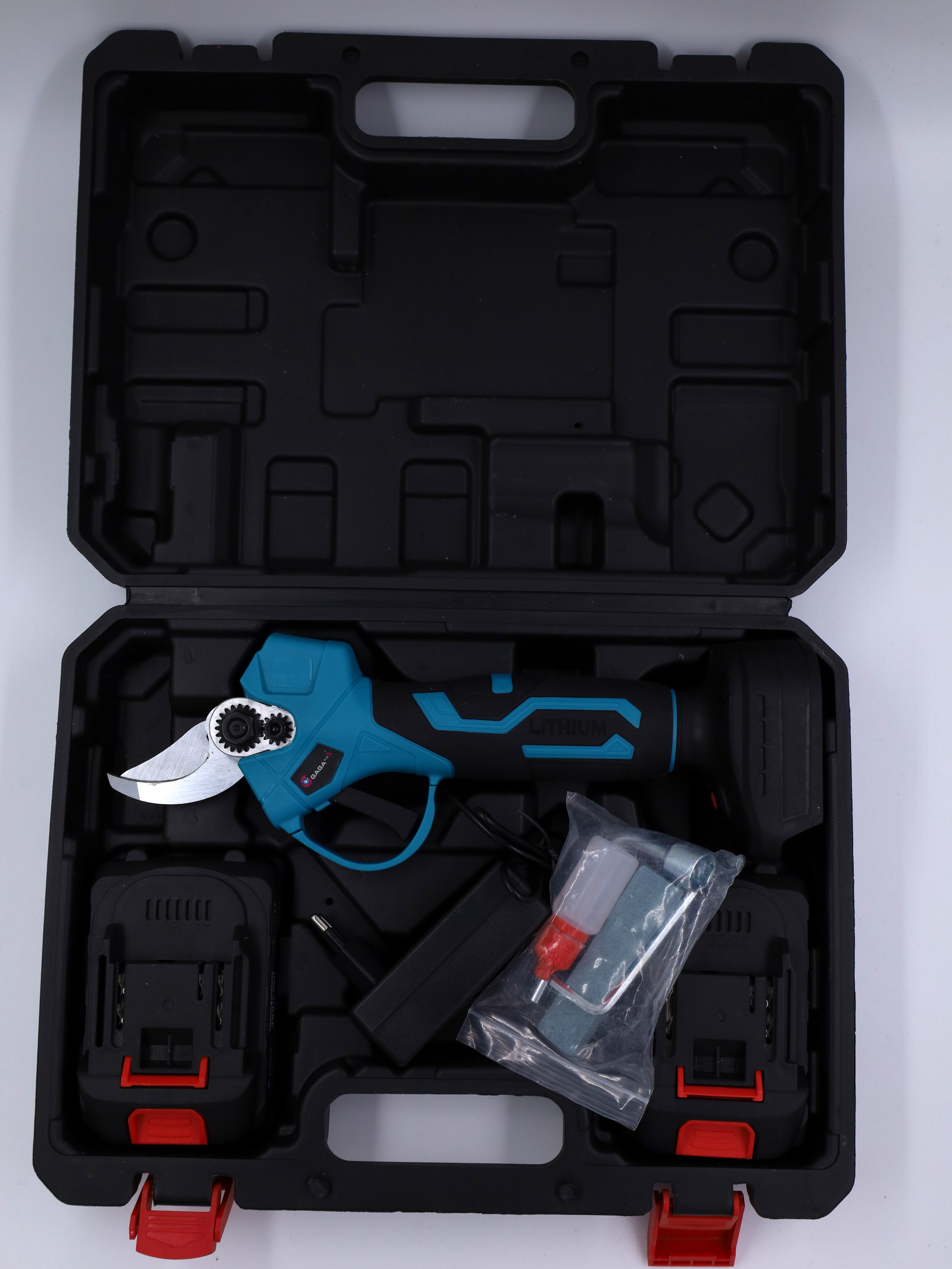 Сучкорез Makita — аккумуляторный секатор для точной обрезки
